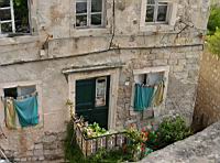 Resize of pan dbv dollhouse.jpg